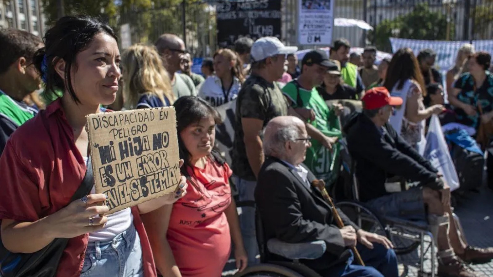 Personal de salud, educación y personas con discapacidad se manifestaron en contra de la gestión de Milei