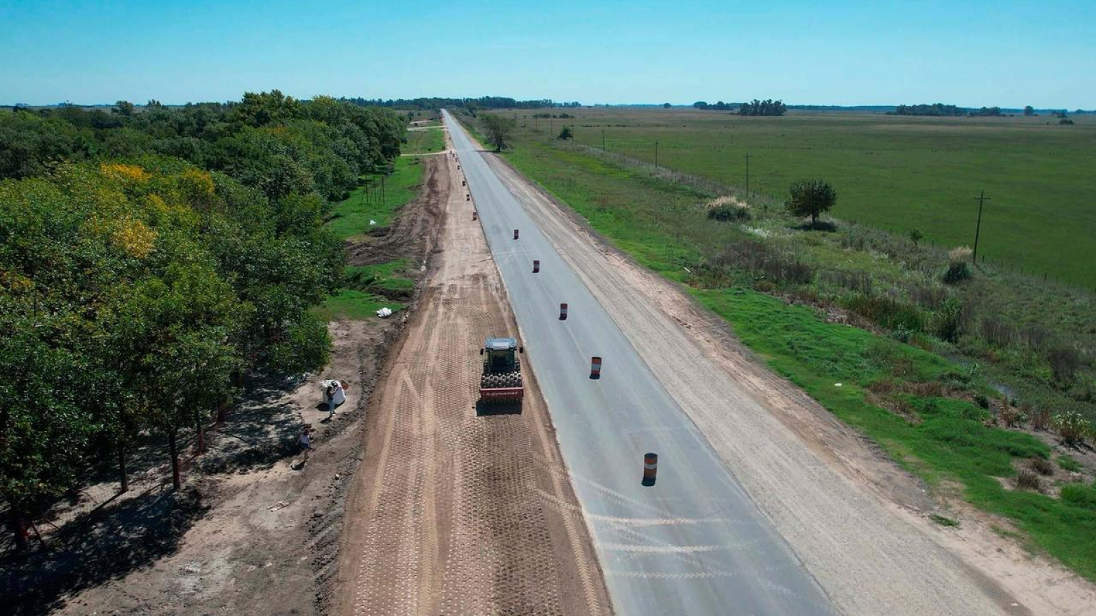 Máquinas en marcha: avanza la obra de la Ruta Provincial Nº36, en Punta Indio