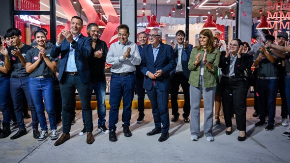 El intendente Julio Zamora participó de la inauguración oficial de la nueva sucursal de Mostaza en El Talar