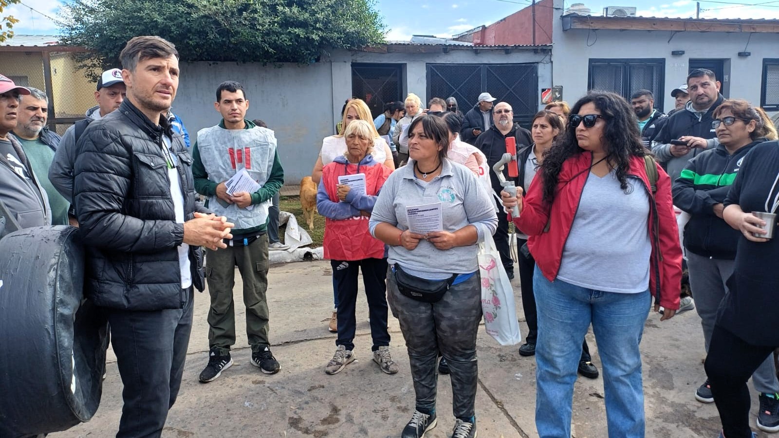 El intendente Lucas Ghi recorrió el barrio Carlos Gardel: "Empezamos una etapa nueva"