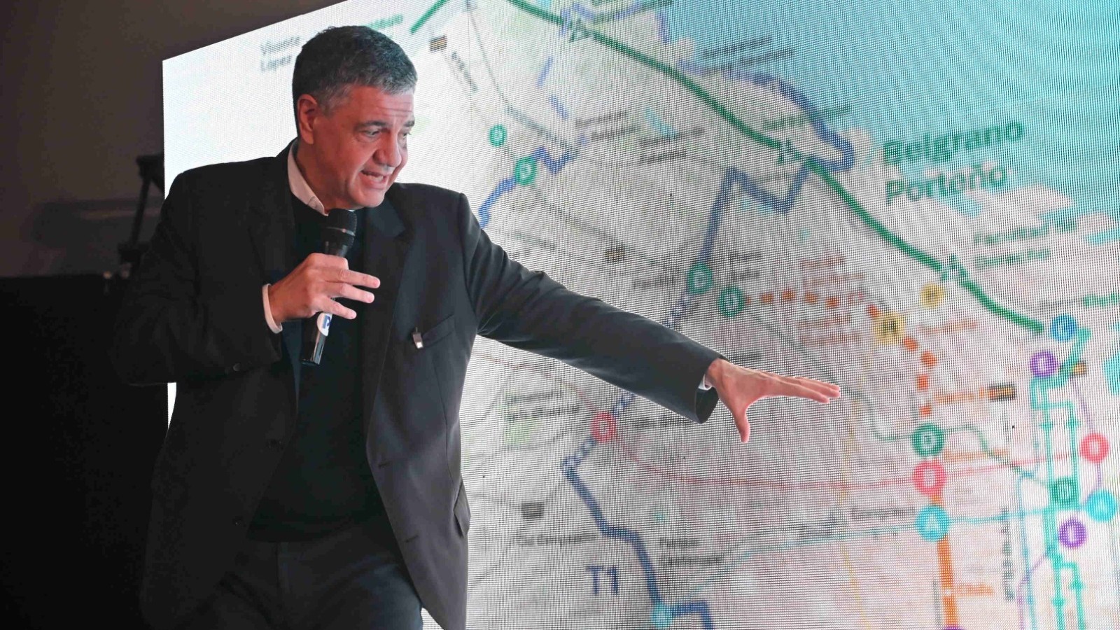 Jorge Macri: "El Trambus, la línea F y los colectivos eléctricos van a traer un enorme desarrollo para la Ciudad"