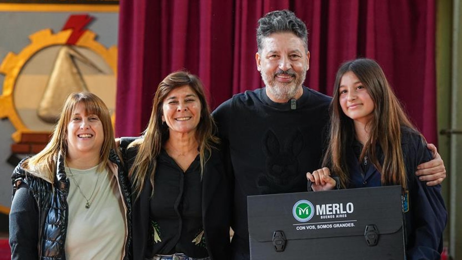 Nueva entrega de tableros para escuelas técnicas del partido de Merlo