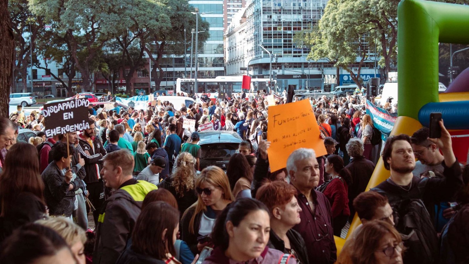 Masiva movilización frente al Ministerio de Salud por la crítica situación del sistema de discapacidad