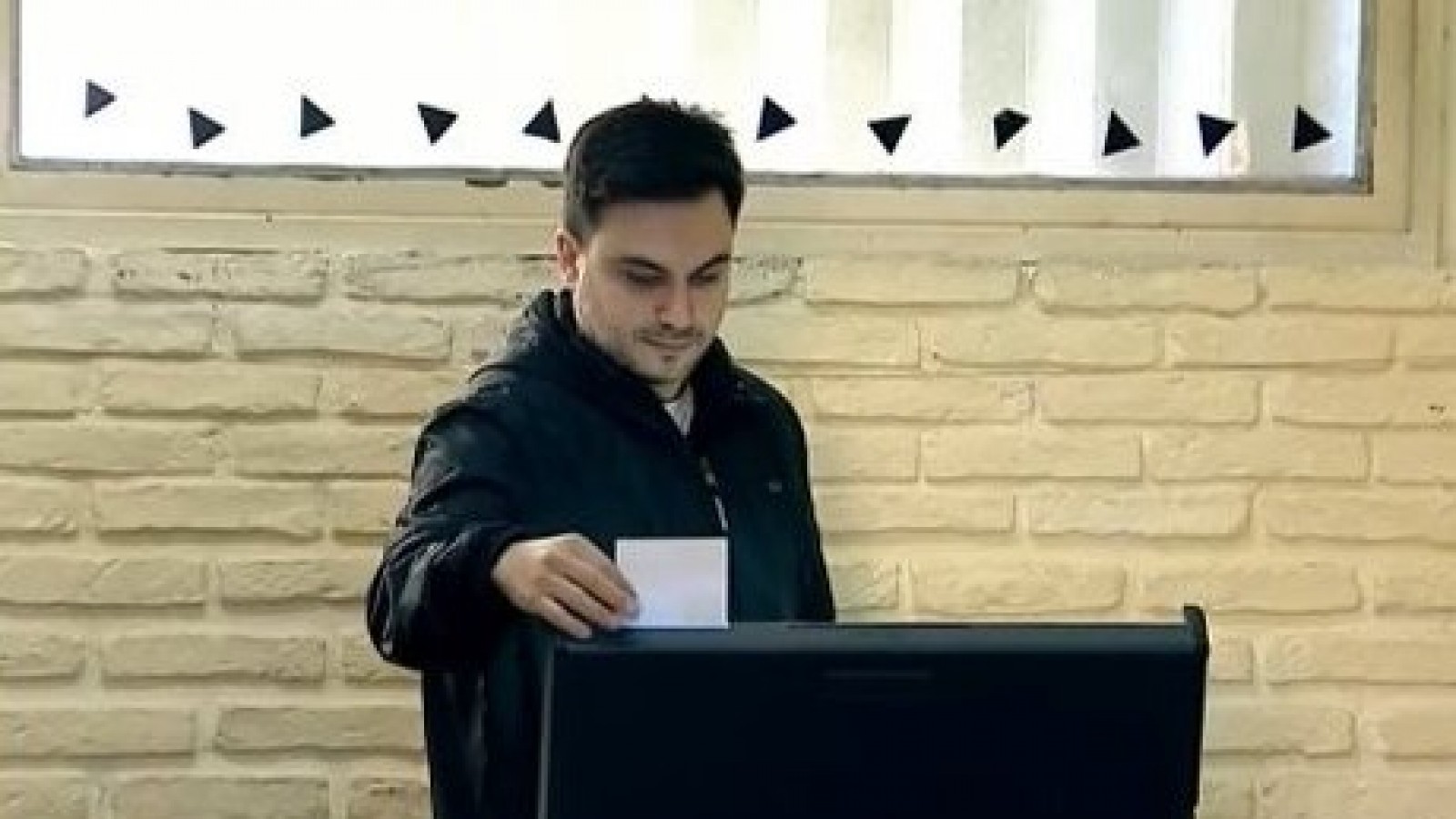 Ramiro Marra: "La democracia se disfruta votando y sin estructuras, con compromiso"