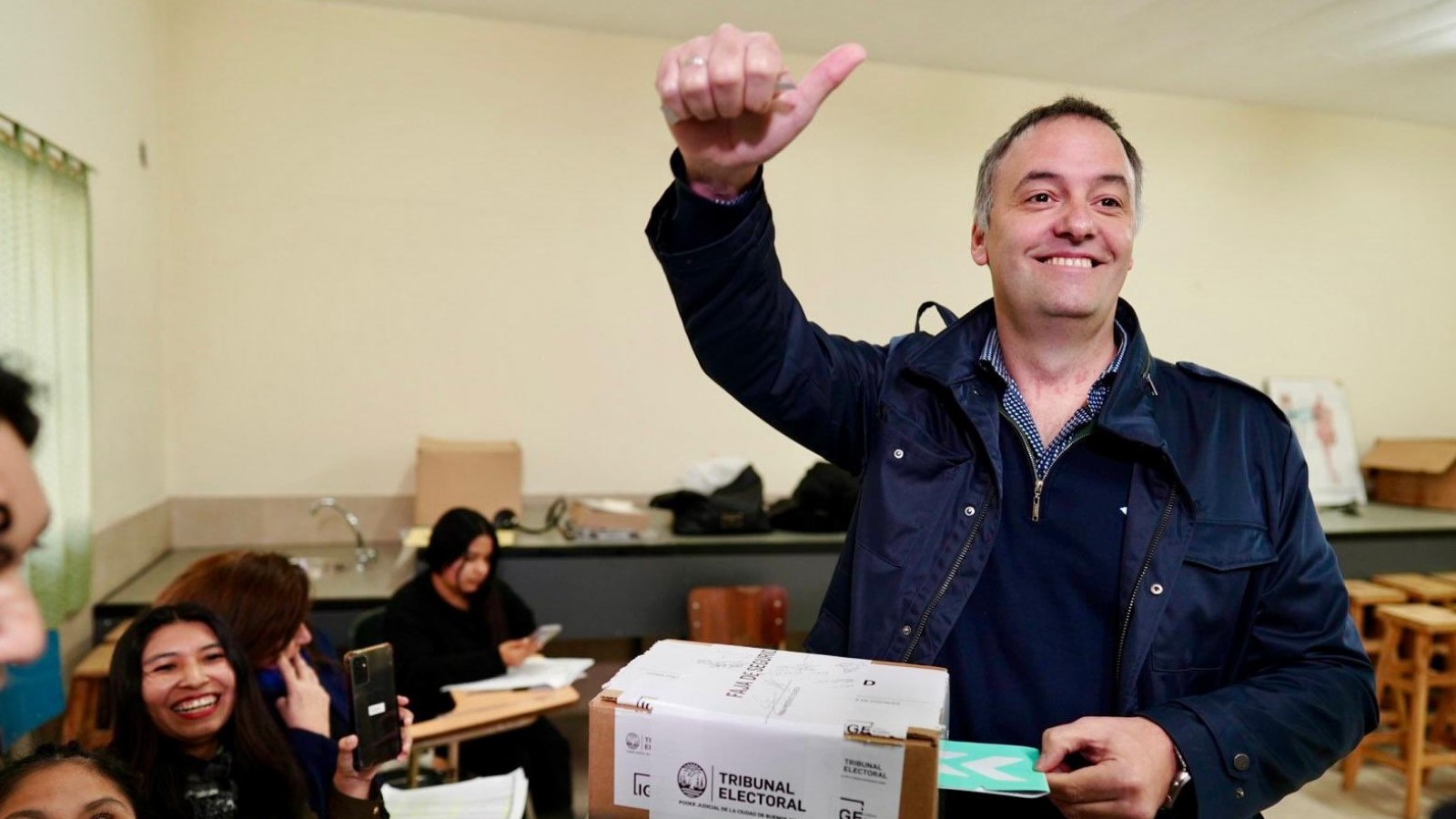 Adorni votó y minimizó el video de la polémica: "no hay que hacer tanto escándalo"