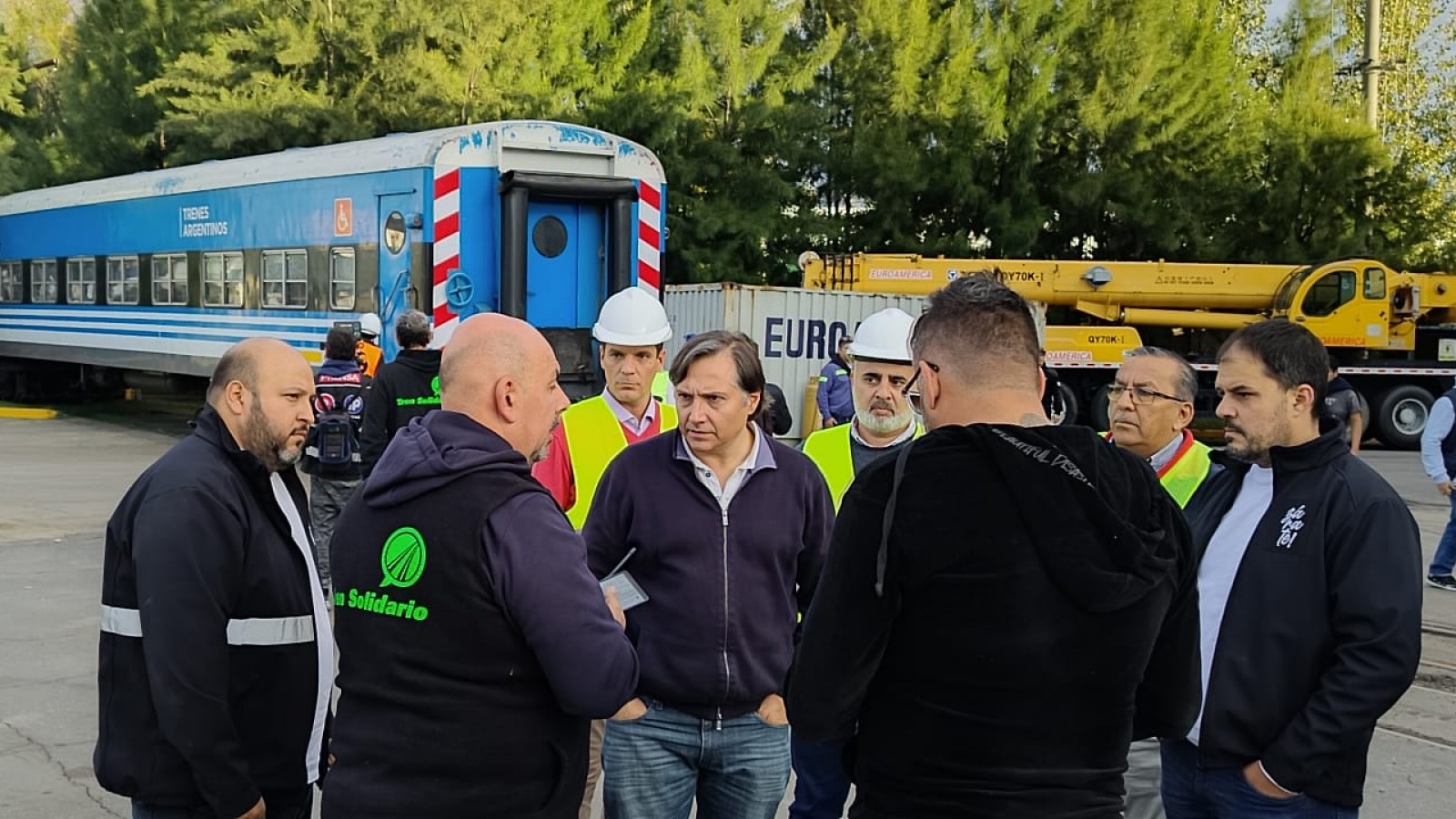 Tren Solidario: El Municipio desplegó un fuerte operativo junto a la Armada Argentina para la entrega de donaciones