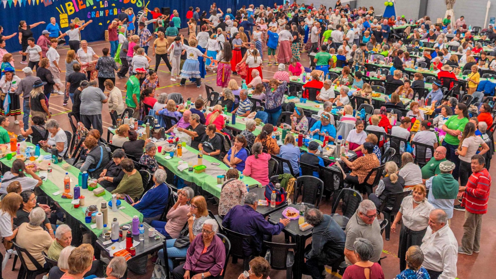 Personas Mayores de los Polis y Centros de Jubilados de San Fernando festejaron con un nuevo gran baile