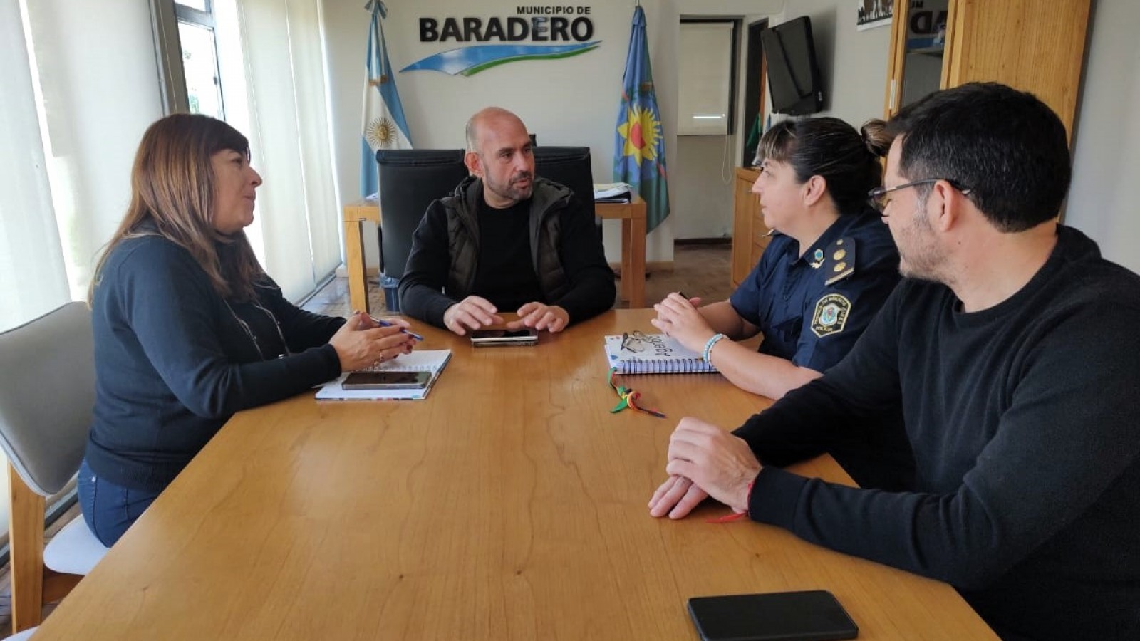 Baradero tiene nueva jefa comunal de policía: Valeria Sosa fue recibida por el intendente Esteban Sanzio