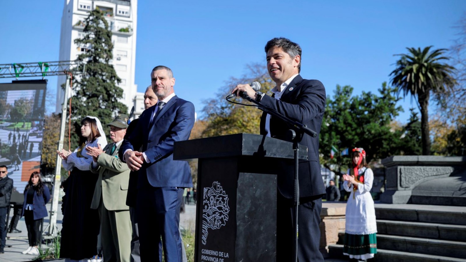 Kicillof y Alak inauguraron las obras de remodelación de Plaza Italia