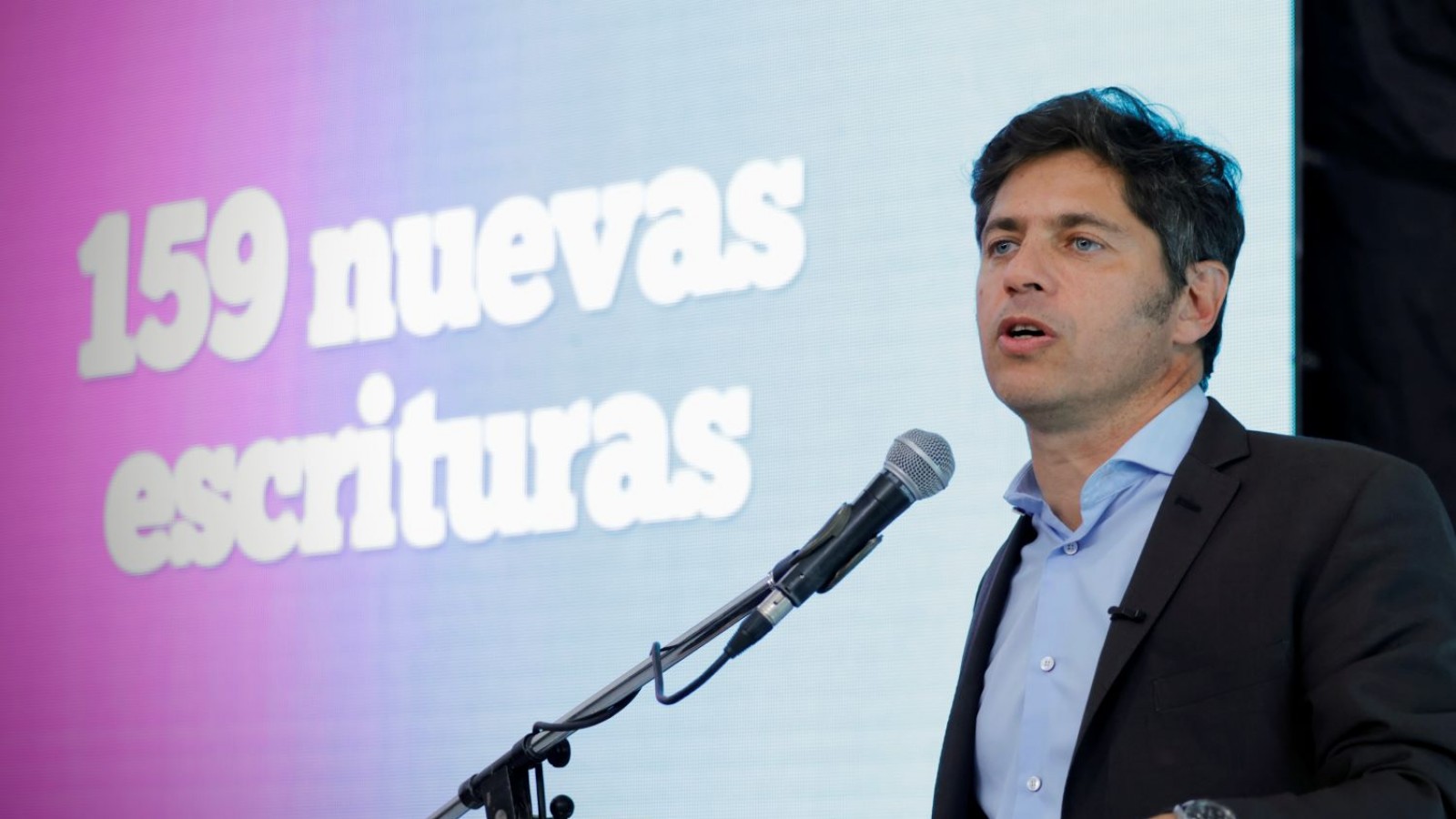 Kicillof entregó una ambulancia y patrulleros para fortalecer la seguridad en Rivadavia
