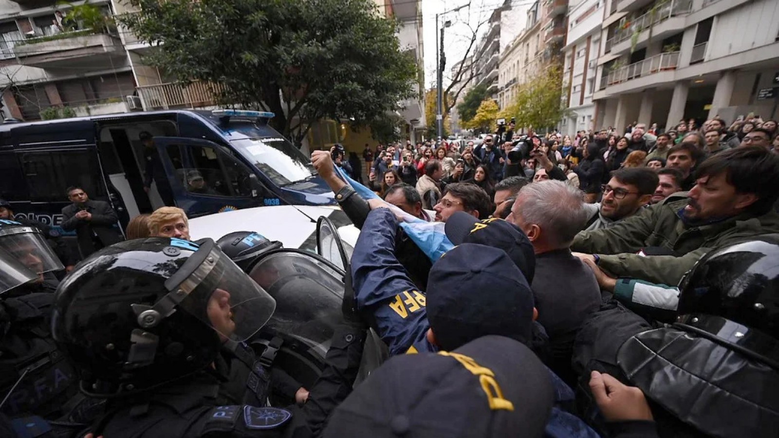 Tras pasar 12 horas detenido, liberaron a Juan Grabois