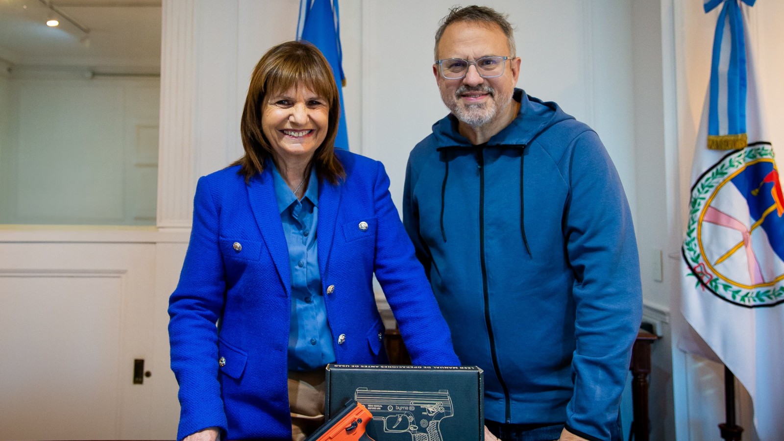 Valenzuela y Bullrich presentaron las armas no letales en Tres de Febrero