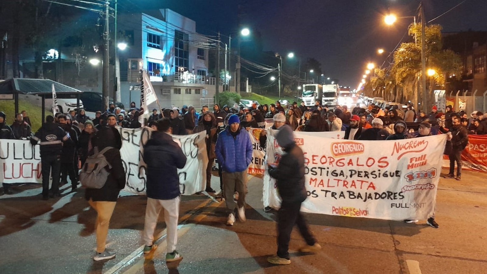 Trabajadores despedidos de Georgalos cortan parcialmente el acceso norte de Panamericana en San Fernando