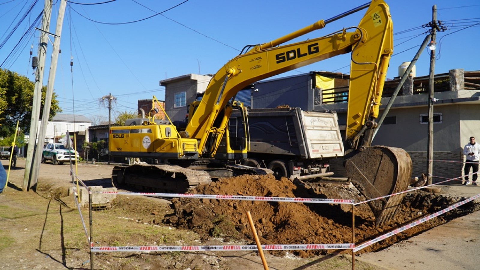 Merlo avanza con nuevas obras de asfalto en Libertad: mejoran 7 cuadras del barrio La Blanquita