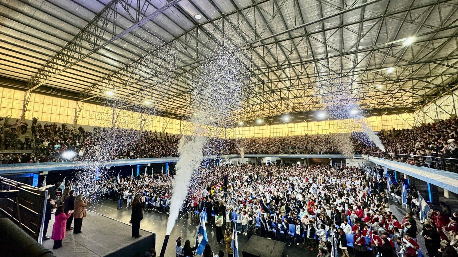 Cientos de alumnos de Pilar realizaron la promesa a la bandera en un emotivo acto encabezado por Federico Achával