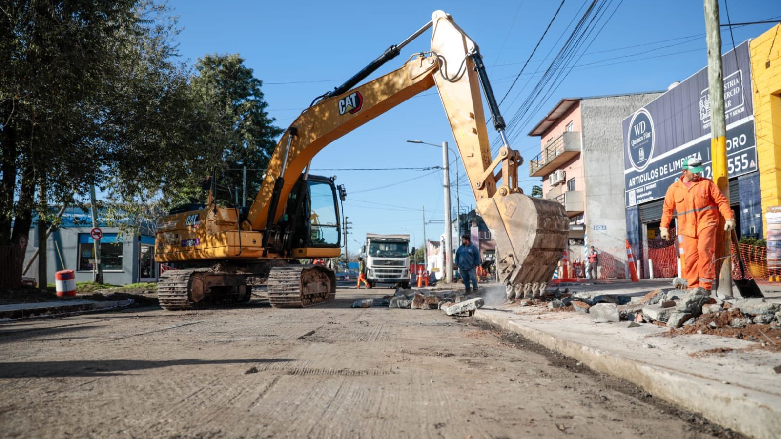 Federico Achával supervisó el avance de la obra de transformación de la Ruta 8 en Pilar