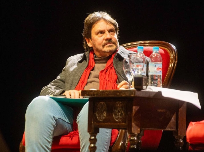 Felipe Pigna y Pedro Saborido se presentaron a sala llena en el Teatro Otamendi de San Fernando