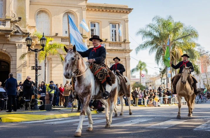 Con orgullo y emoción, Campana celebró sus 140 años de vida