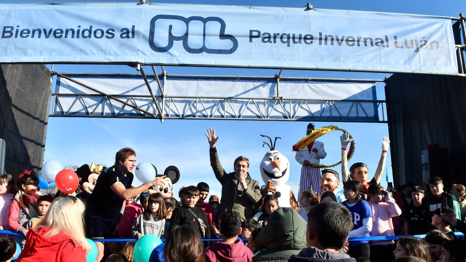 Quedó inaugurado en Luján el Parque Invernal en una hermosa jornada con cientos de niños