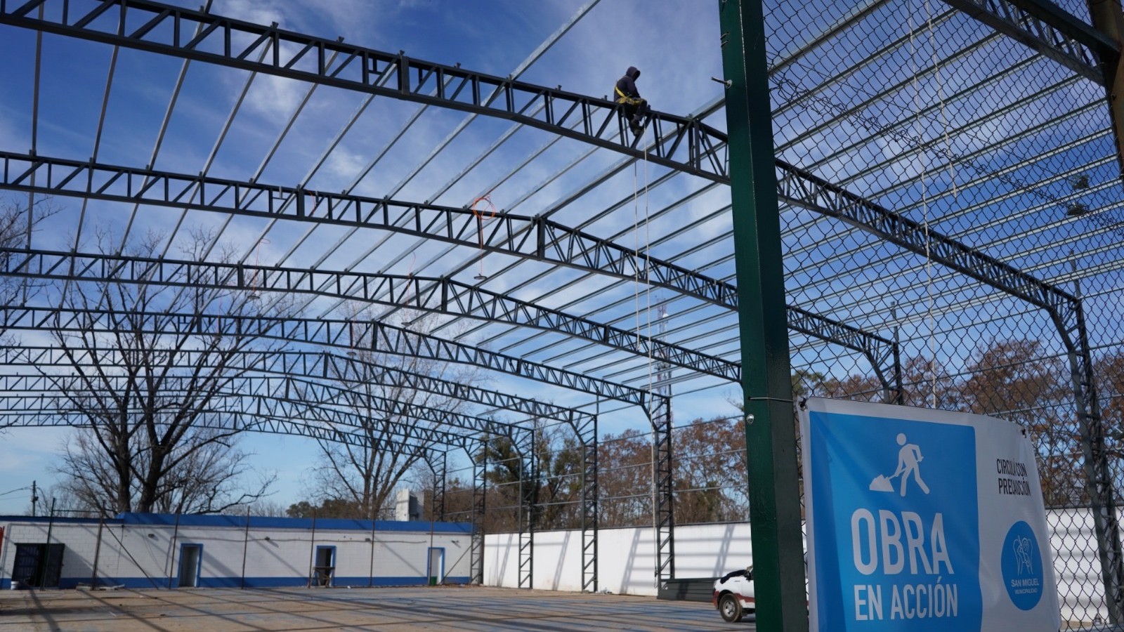 El municipio construye un tinglado de 1800 metros en el Polideportivo Bella Vista