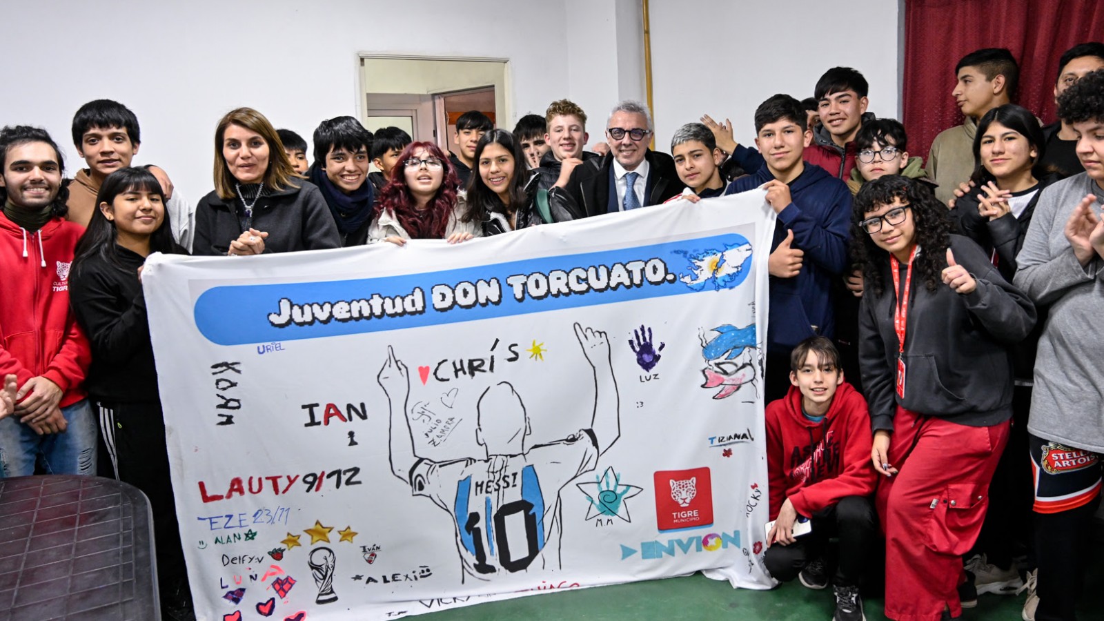 A través del programa "Envión", el intendente Julio Zamora intercambió ideas con jóvenes y adolescentes sobre su presente y sus metas a futuro