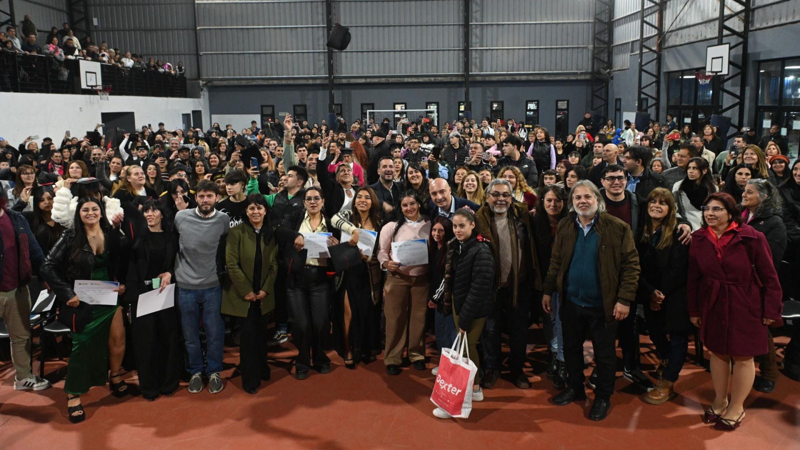 Nunca es tarde para estudiar: 115 adultos terminaron el secundario gracias al Plan FinEs en Escobar