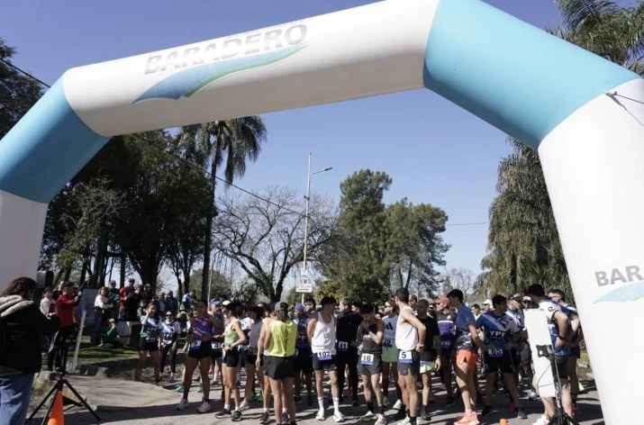 Baradero vivió una exitosa segunda edición de los 10K con atletas de todo el país