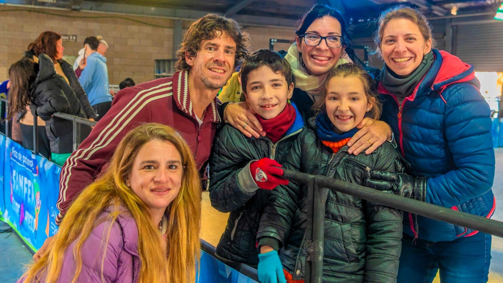 Juan y Eva Andreotti visitaron la Pista de Patinaje sobre Hielo gratuita del Parque Náutico de San Fernando