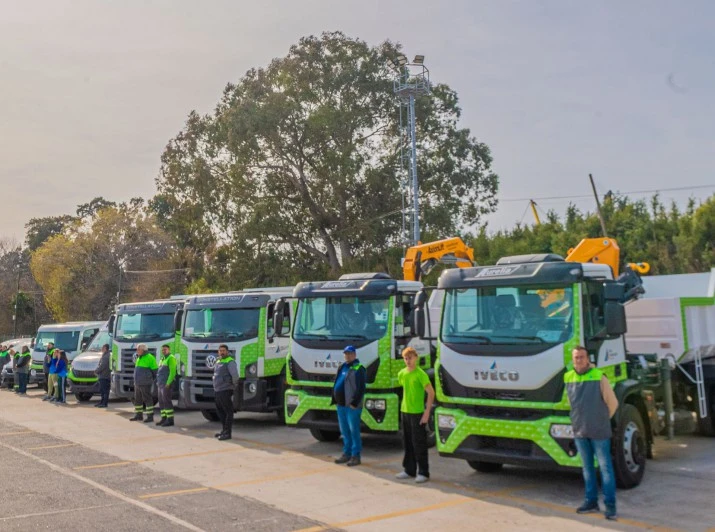 Juan Andreotti presentó 10 camiones y vehículos para reforzar servicios municipales