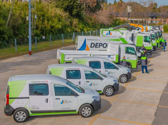 Juan Andreotti presentó 10 camiones y vehículos para reforzar servicios municipales