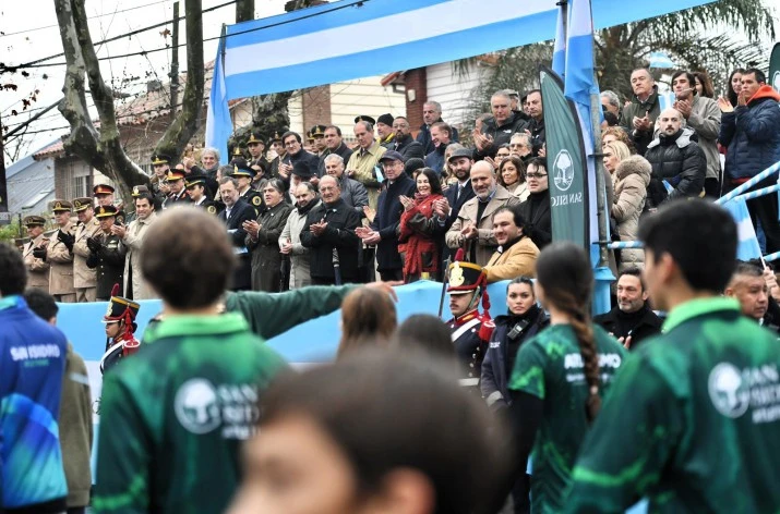 Mas de 20 mil personas participaron del gran desfile cívico militar de San Isidro en homenaje al General San Martín 