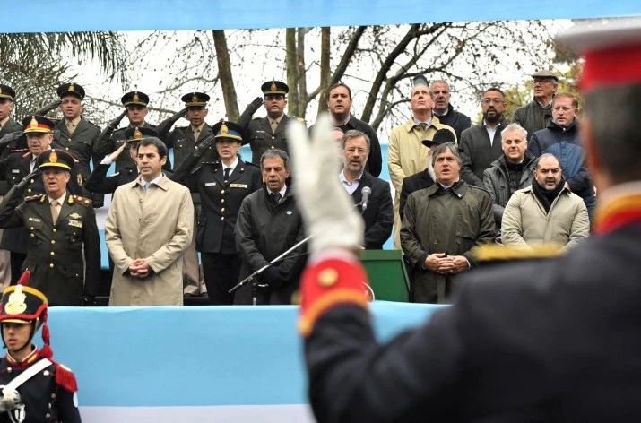 Mas de 20 mil personas participaron del gran desfile cívico militar de San Isidro en homenaje al General San Martín