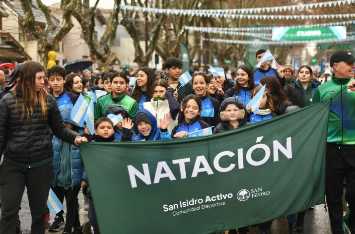 Mas de 20 mil personas participaron del gran desfile cívico militar de San Isidro en homenaje al General San Martín