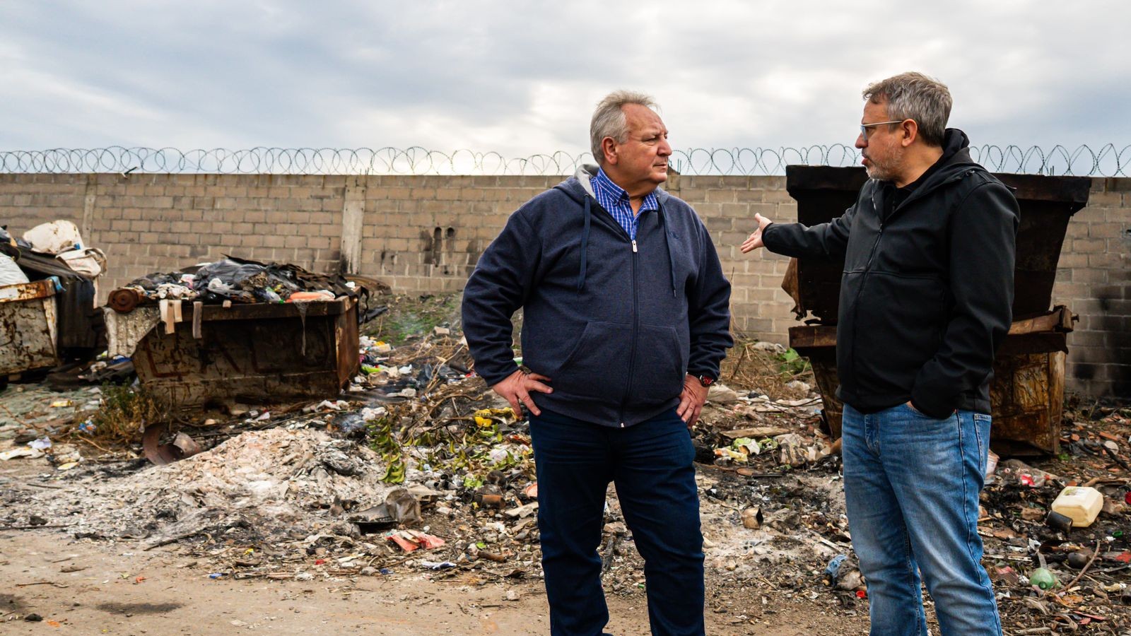 Valenzuela recorrió barrios y comercios de Hurlingham: "Cobran muchos impuestos que no vuelven en obras"