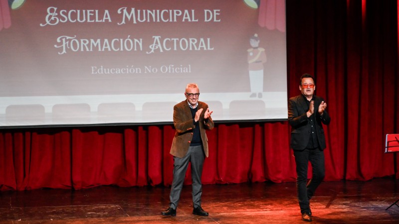Junto a Álvaro Navia, Julio Zamora presentó la apertura de la Escuela de Formación Actoral del Municipio de Tigre
