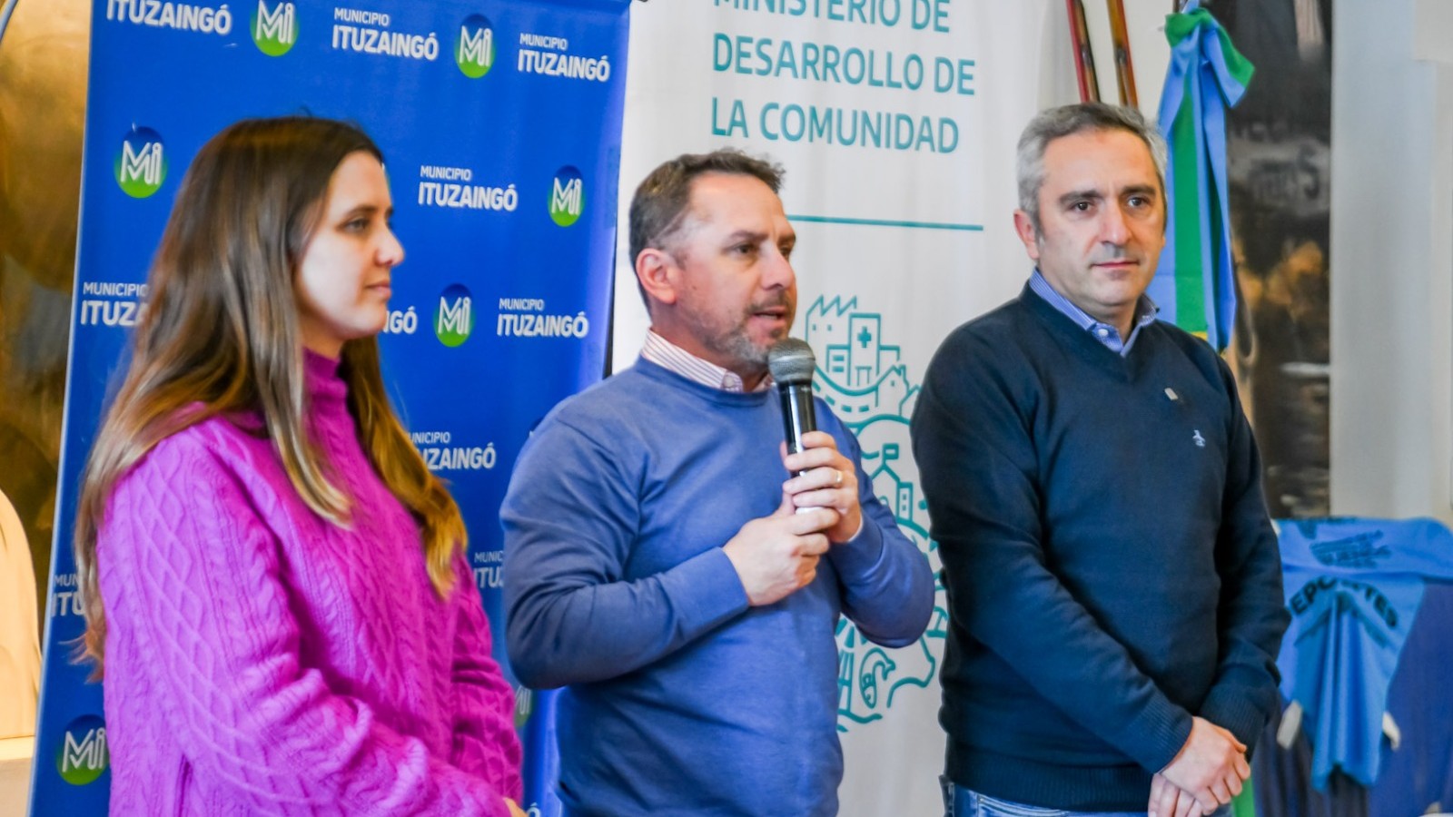 Descalzo y Larroque entregaron herramientas a emprendedores y material deportivo a instituciones locales