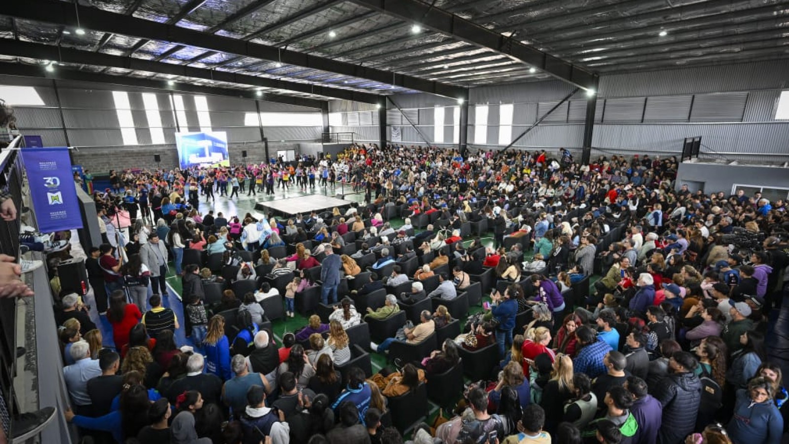 Leo Nardini inauguró el nuevo Polideportivo CRIM en Grand Bourg con pileta y espacios renovados