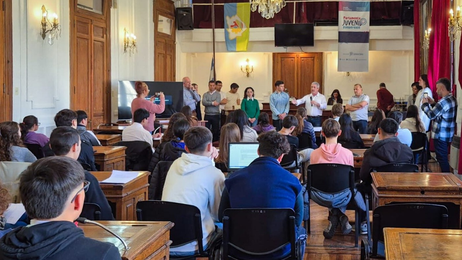 Parlamento Juvenil en Pergamino: estudiantes debatieron en el HCD y eligieron a sus representantes