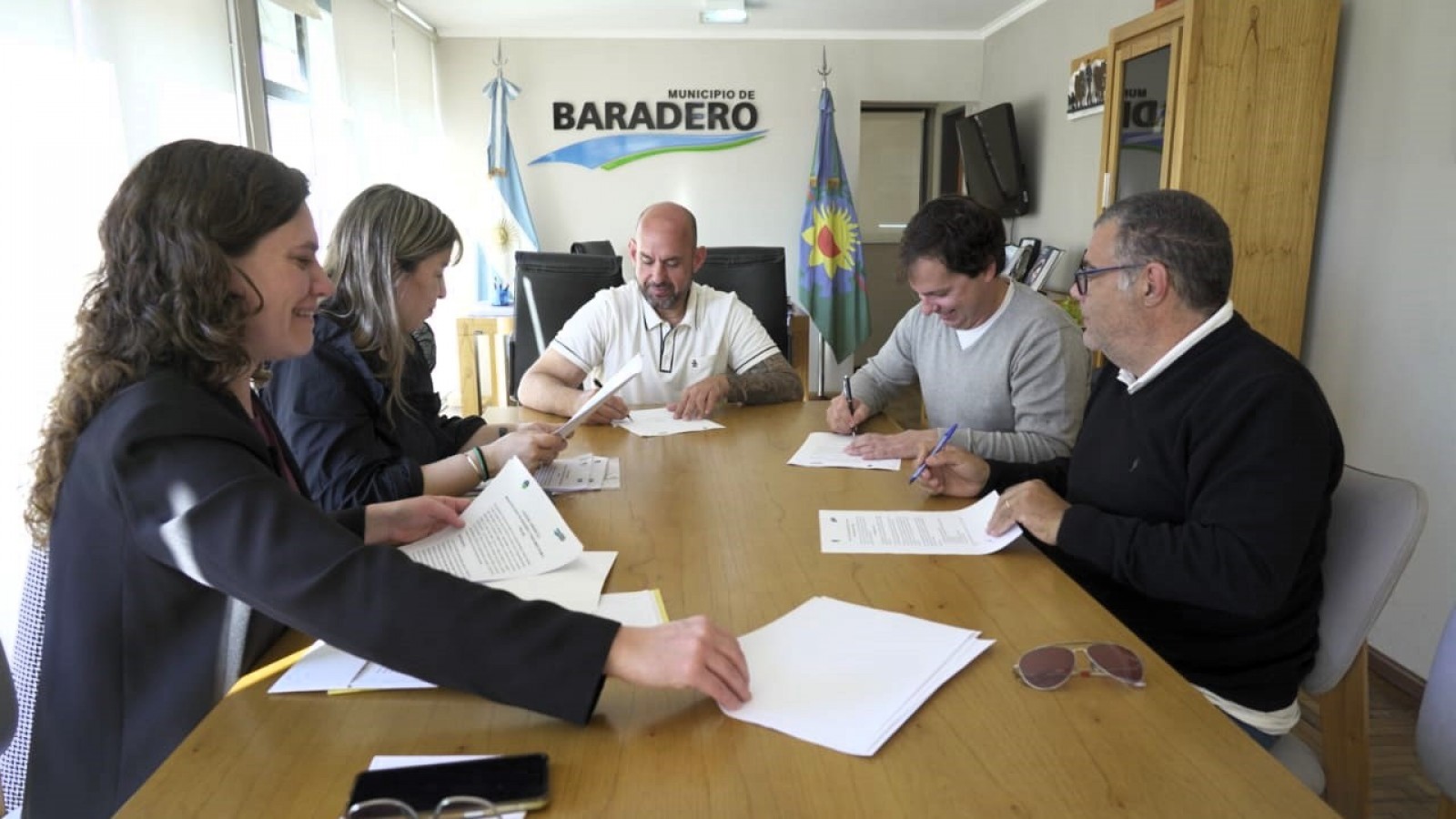 Esteban Sanzio firmó el primer convenio urbanístico bajo el nuevo Código de Ordenamiento Urbano en Baradero