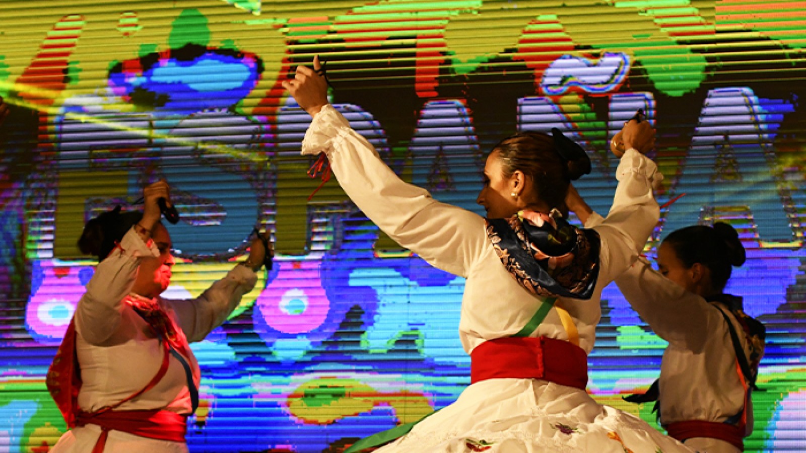 Un viaje por el mundo sin salir de la provincia de Buenos Aires: Fiesta, arquitectura y gastronomía para disfrutar en primavera