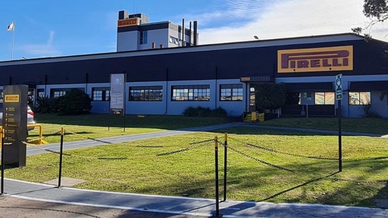 Pirelli reduce 150 puestos de trabajo en su planta de Merlo y evalúa tercerizar sectores
