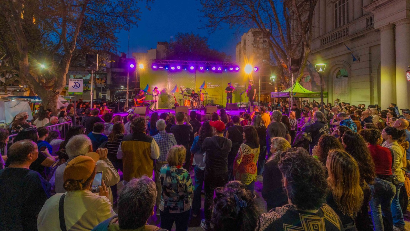Juan Andreotti acompañó el Encuentro de Artesanos y el show de Maggie Cullen