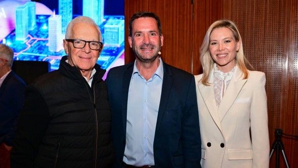 Ariel Sujarchuk estuvo acompañado por destacadas personalidades en la presentación de su libro "Mañana es Hoy" en el Malba