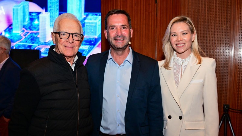 Ariel Sujarchuk estuvo acompañado por destacadas personalidades en la presentación de su libro "Mañana es Hoy" en el Malba