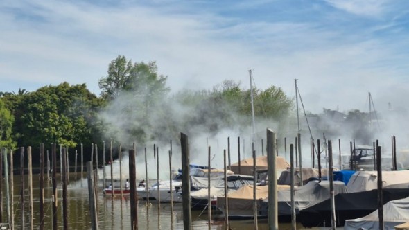 Se incendiaron dos embarcaciones en San Fernando: un empleado resultó herido