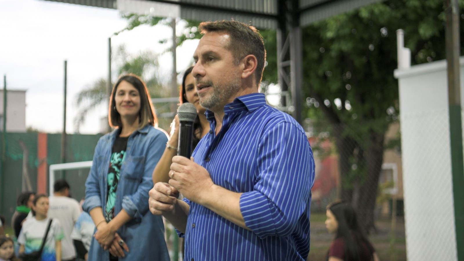 Descalzo: "Este playón deportivo es obra púbica al servicio de los vecinos de todas las edades"