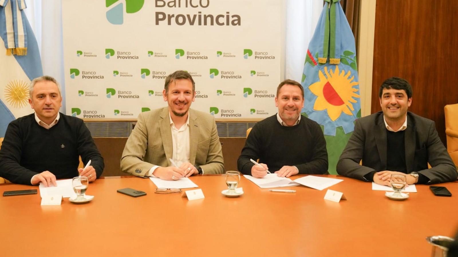 Descalzo firmó un convenio con Fuerza Solidaria para fortalecer el desarrollo social en el distrito