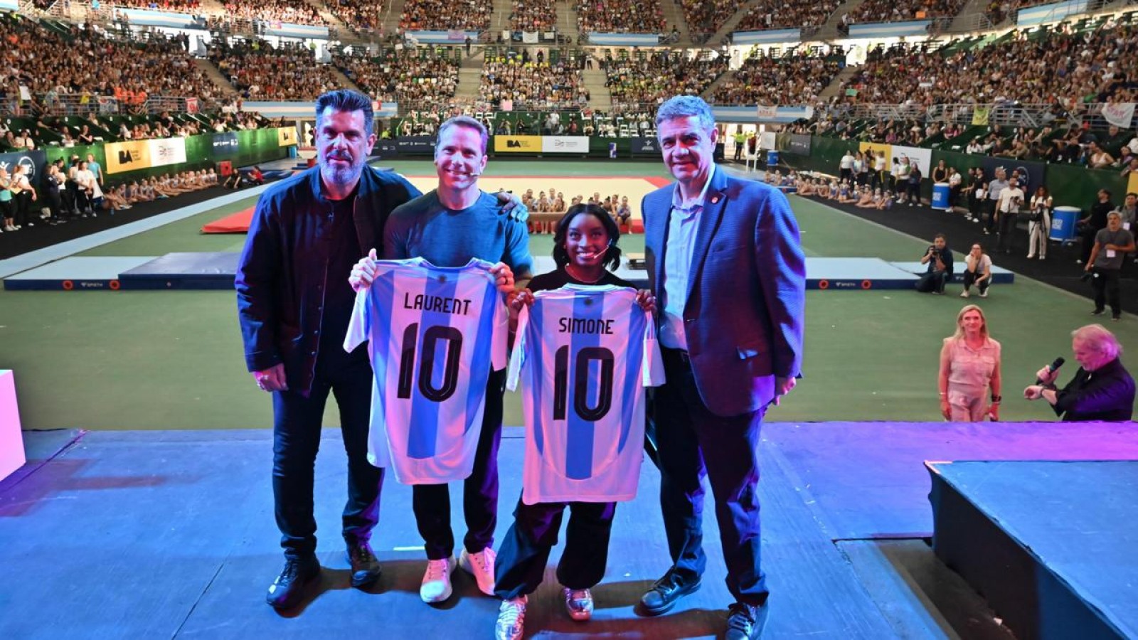 Jorge Macri le entregó a la gimnasta Simone Biles la Llave del Parque Olímpico, el mayor complejo deportivo de la Ciudad