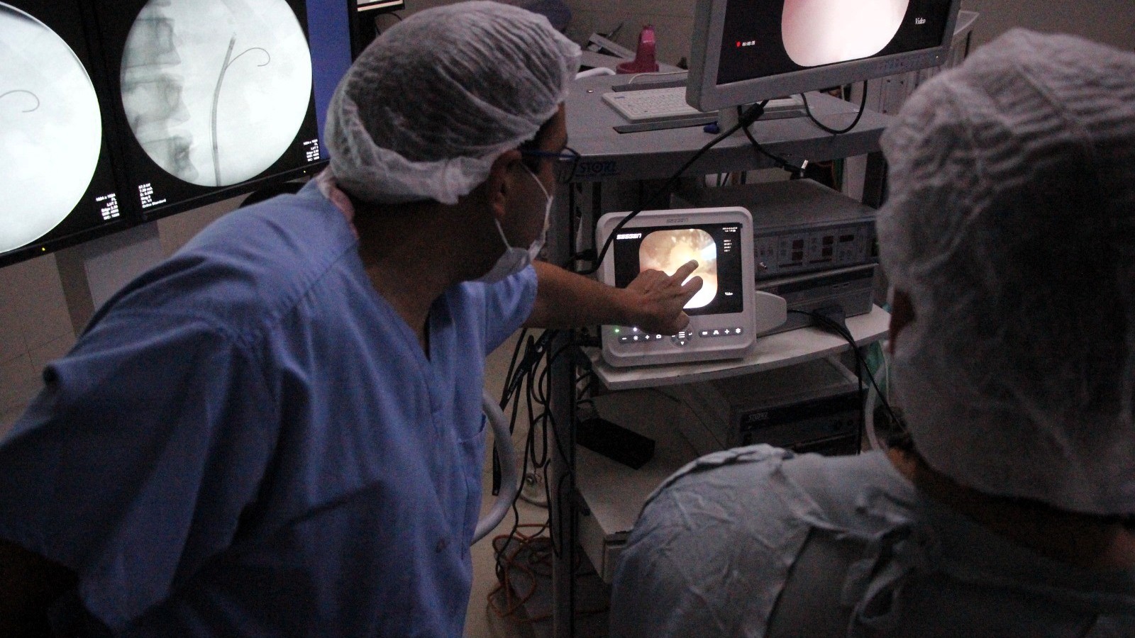 Jornada de cirugía láser para patologías urológicas en el Hospital Larcade