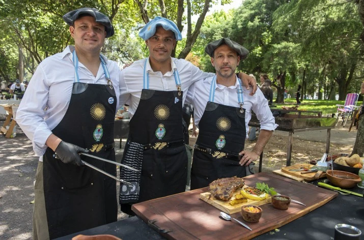 Miles de vecinos y visitantes disfrutaron en Campana de la Fiesta del Asado de Tira